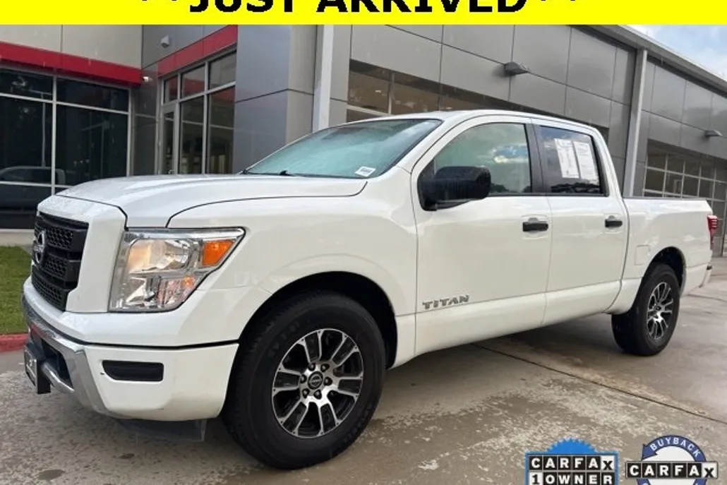 2023 Nissan Titan SV photo 1