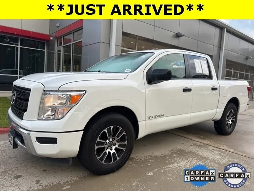 2023 Nissan Titan SV photo 1