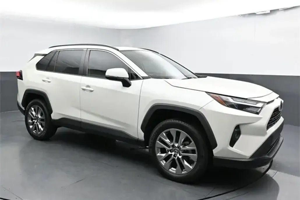 2022 Toyota RAV4 XLE Premium photo 1