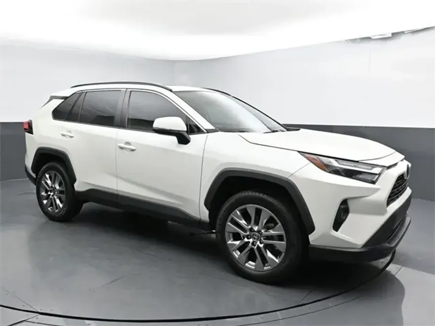 2022 Toyota RAV4 XLE Premium photo 1