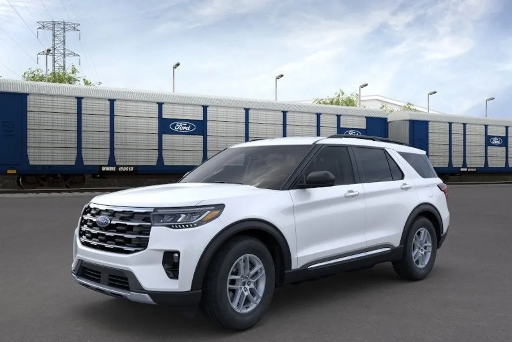 2025 Ford Explorer photo 1