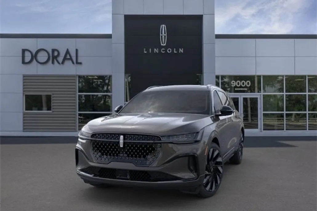 2025 Lincoln Nautilus Black Label photo 1