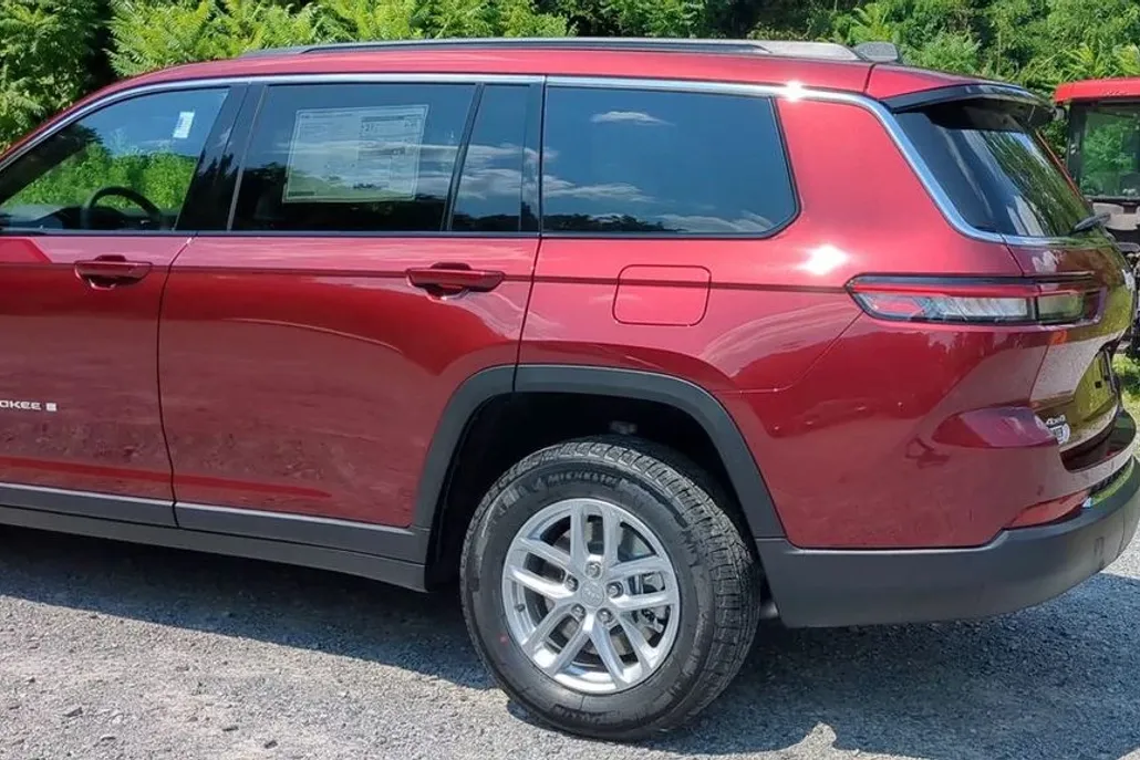 2025 Jeep Grand Cherokee Laredo X photo 1
