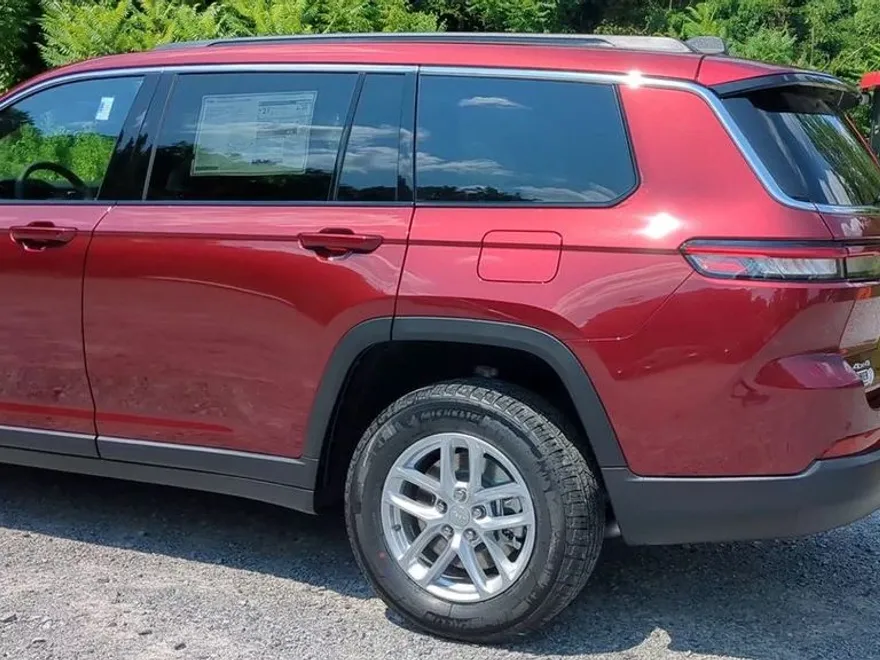 2025 Jeep Grand Cherokee Laredo X photo 1