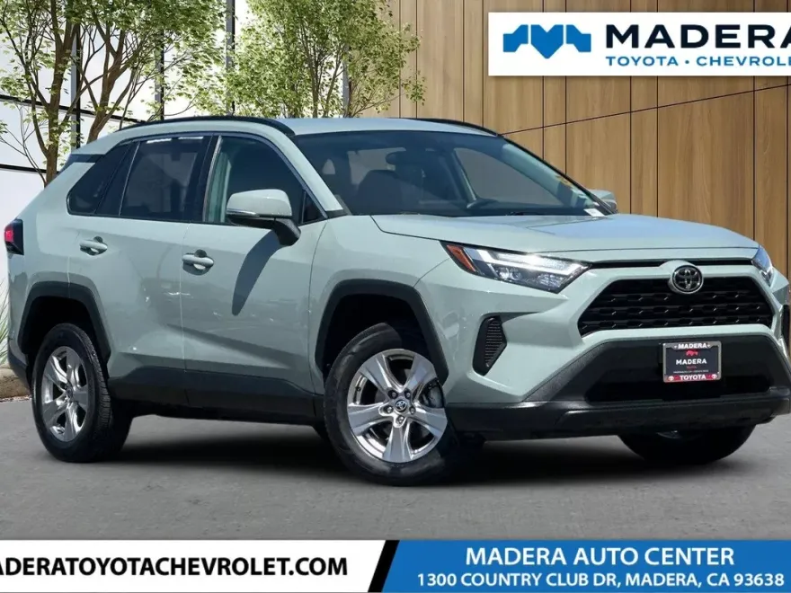 2022 Toyota RAV4 XLE photo 1