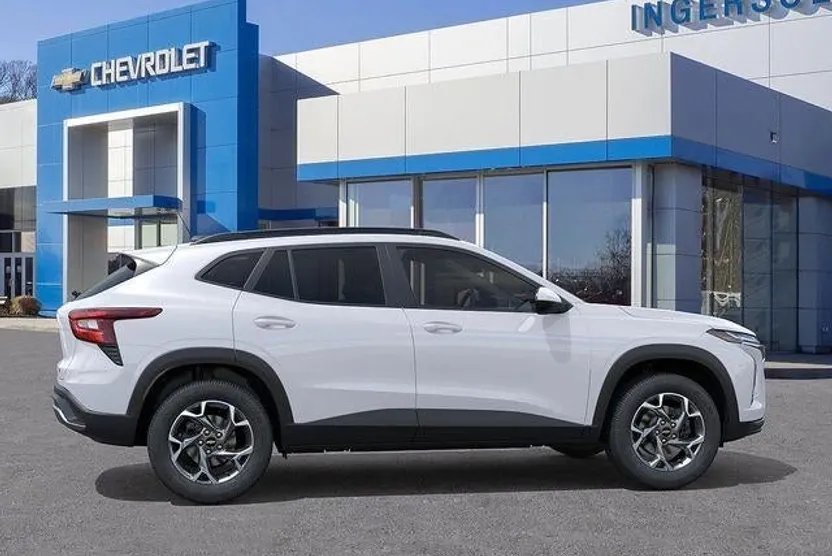 2026 Chevrolet Trax LT photo 1