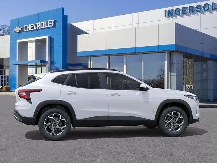 2026 Chevrolet Trax LT photo 1