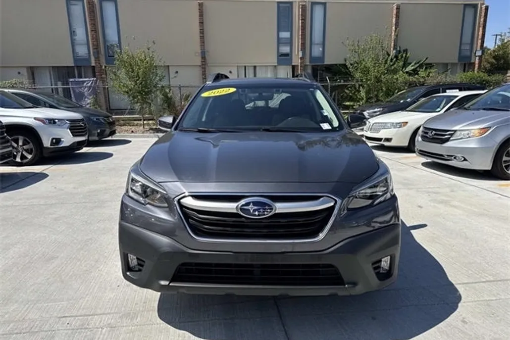 2022 Subaru Outback Premium photo 1