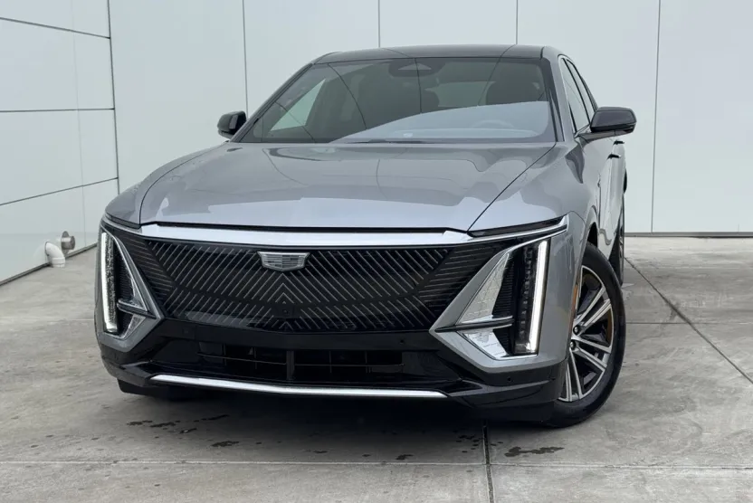 2025 Cadillac Lyriq Luxury photo 1
