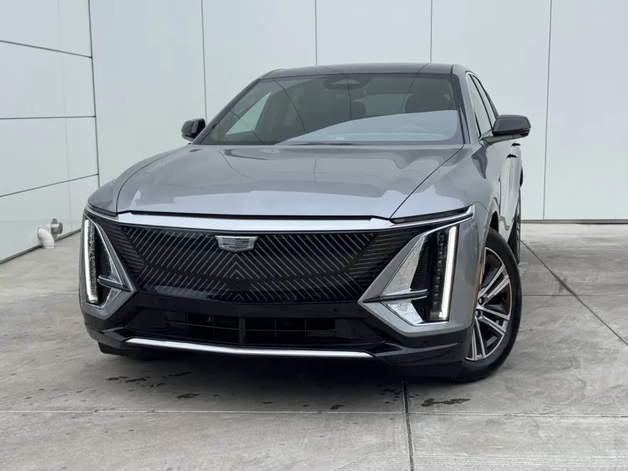 2025 Cadillac Lyriq Luxury photo 1