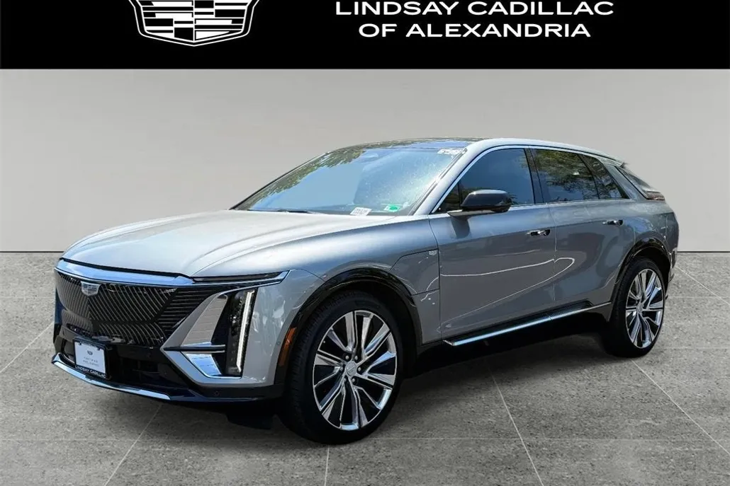 2024 Cadillac Lyriq Luxury photo 1