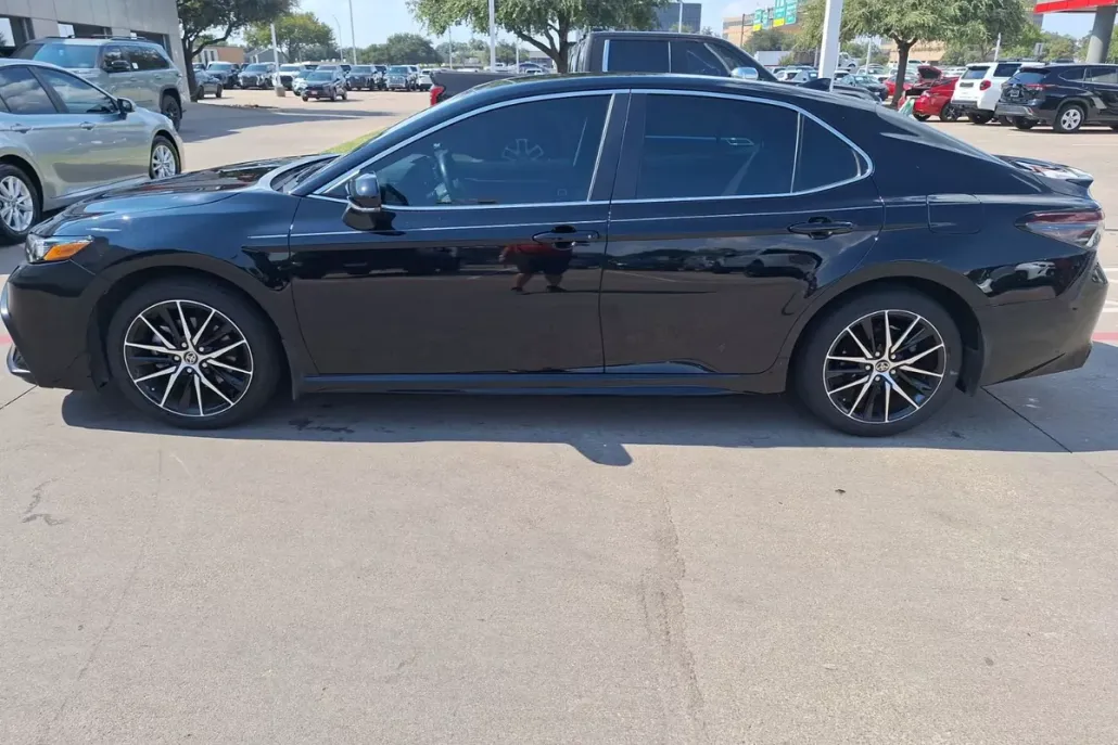 2024 Toyota Camry SE photo 1
