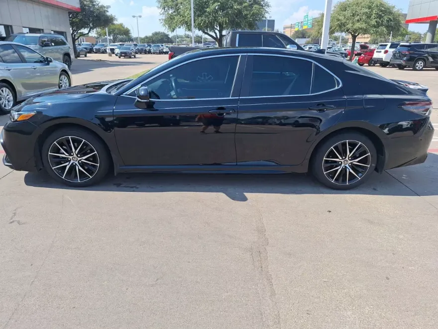 2024 Toyota Camry SE photo 1