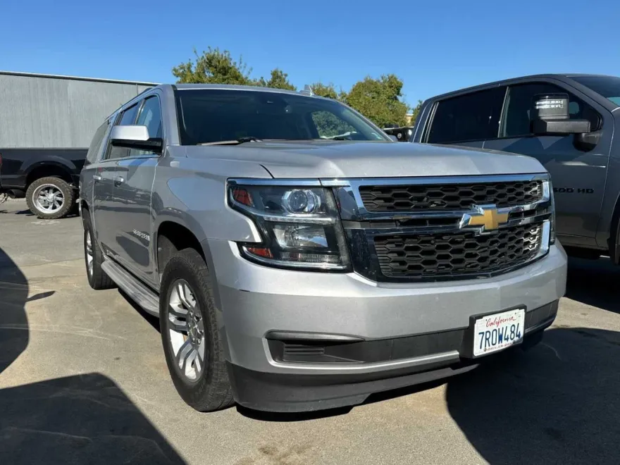 2016 Chevrolet Suburban LT photo 1