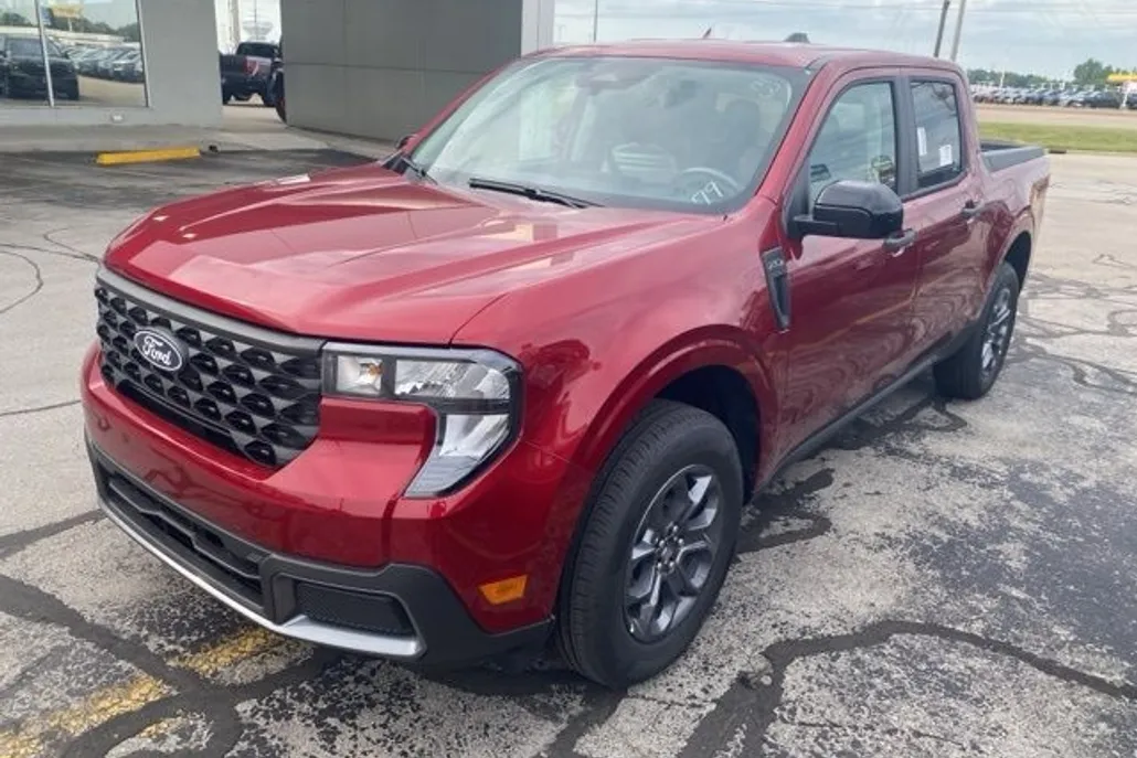 2025 Ford Maverick XLT photo 1