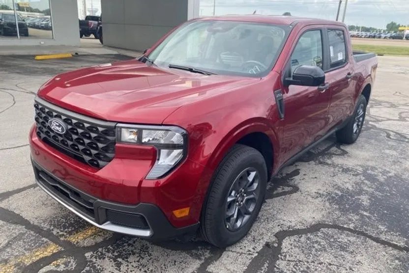 2025 Ford Maverick XLT photo 1