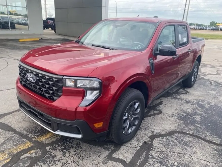 2025 Ford Maverick XLT photo 1