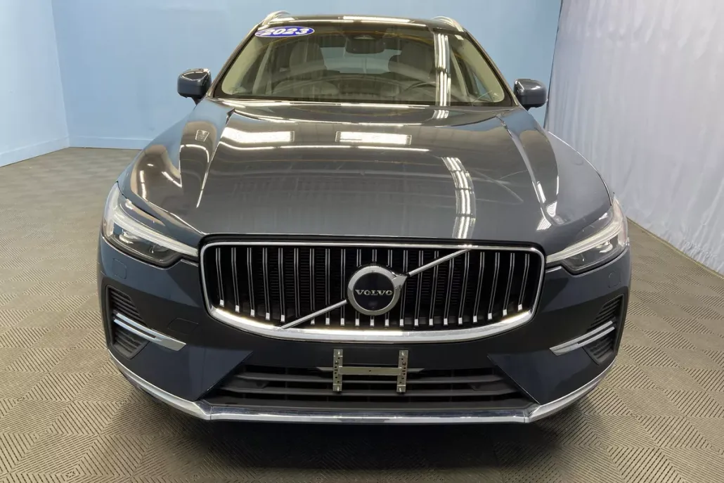 2023 Volvo XC60 Plus photo 1