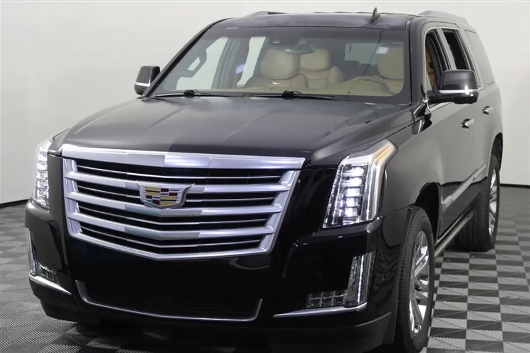 2017 Cadillac Escalade Platinum photo 1