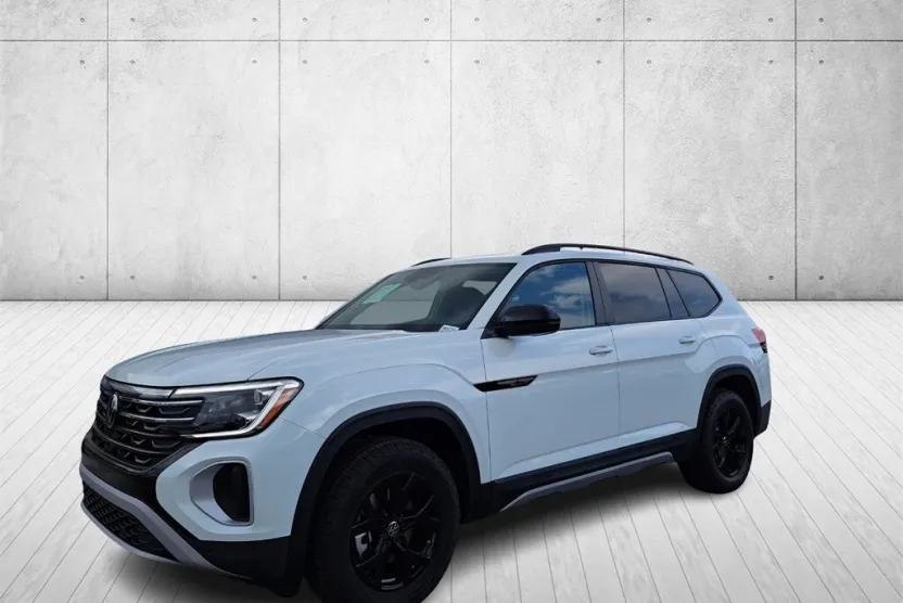 2025 Volkswagen Atlas SE Technology Peak Edition photo 1