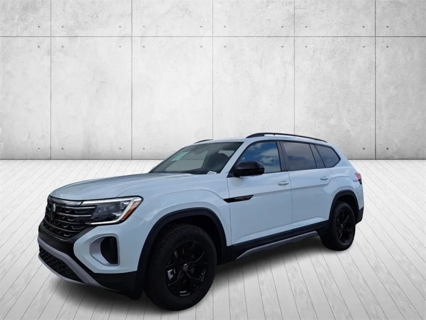 2025 Volkswagen Atlas SE Technology Peak Edition photo 1