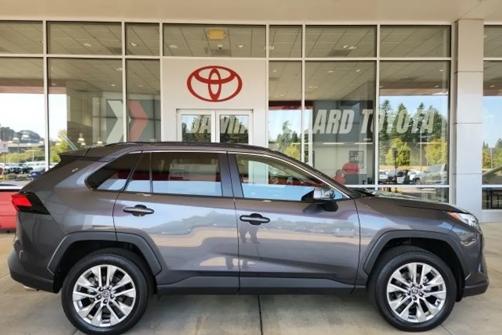 2025 Toyota RAV4 XLE Premium photo 1