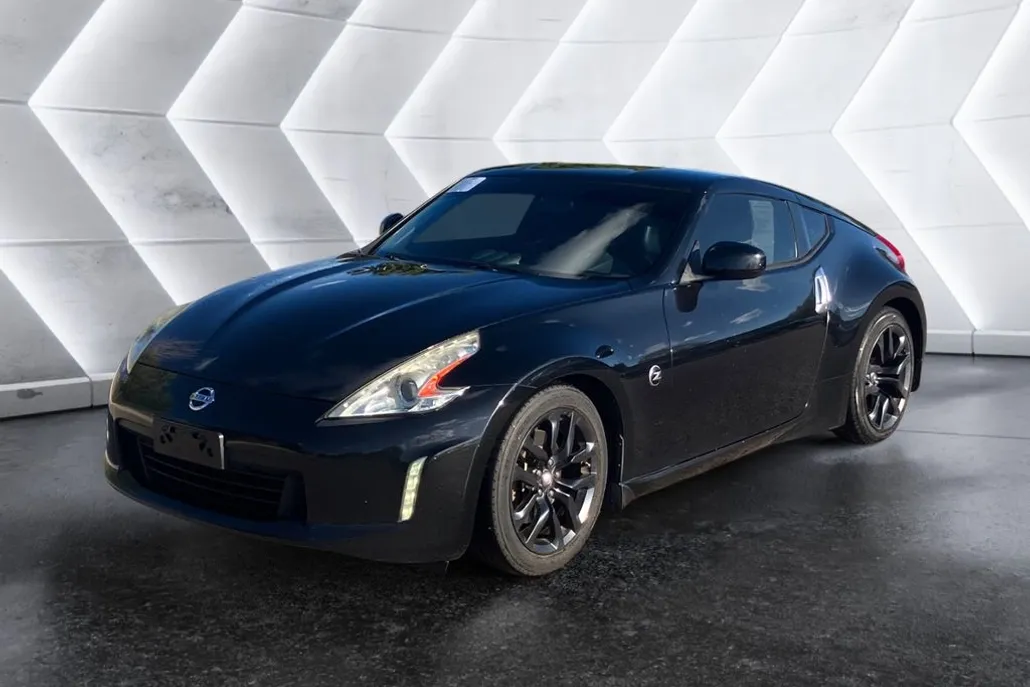 2017 Nissan 370Z Base photo 1