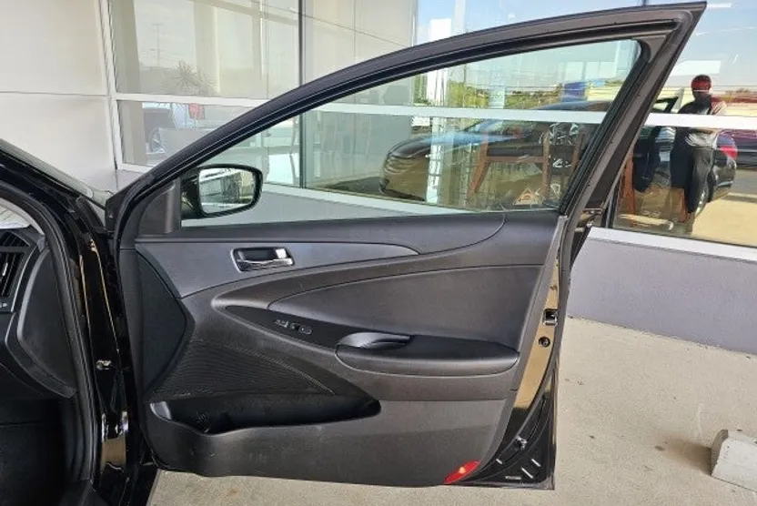 2011 Hyundai Sonata Limited photo 1