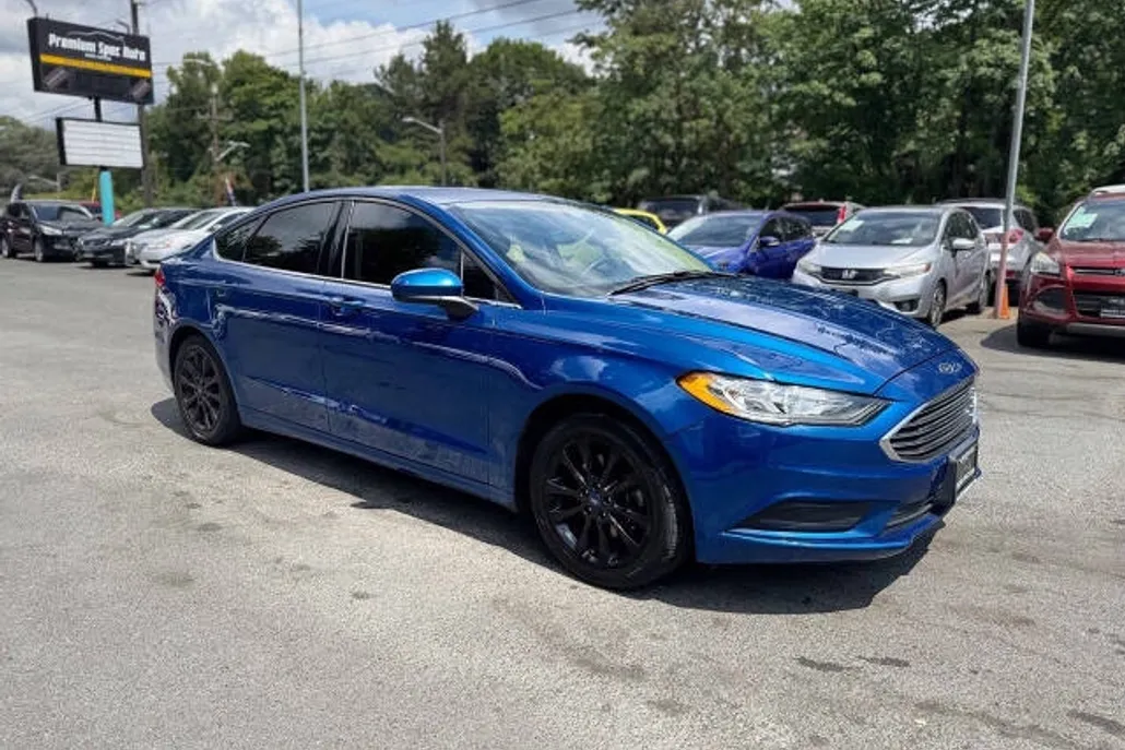 2017 Ford Fusion SE photo 1