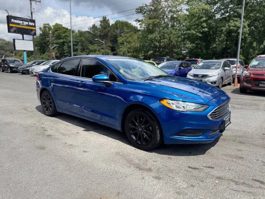 2017 Ford Fusion SE photo 1