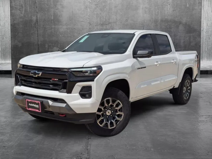 2025 Chevrolet Colorado Z71 photo 1