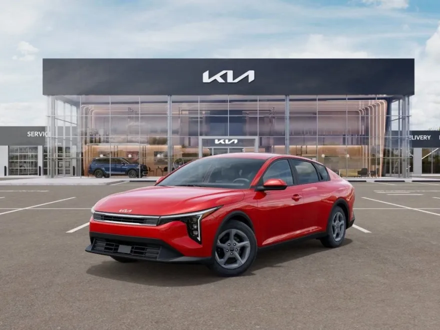 2025 Kia K4 LXS photo 1