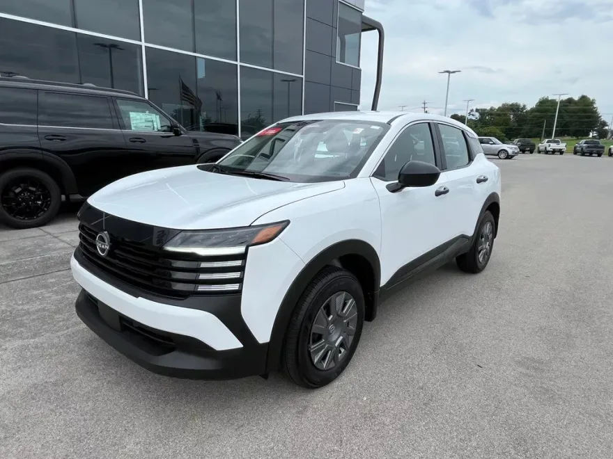 2025 Nissan Kicks S photo 1