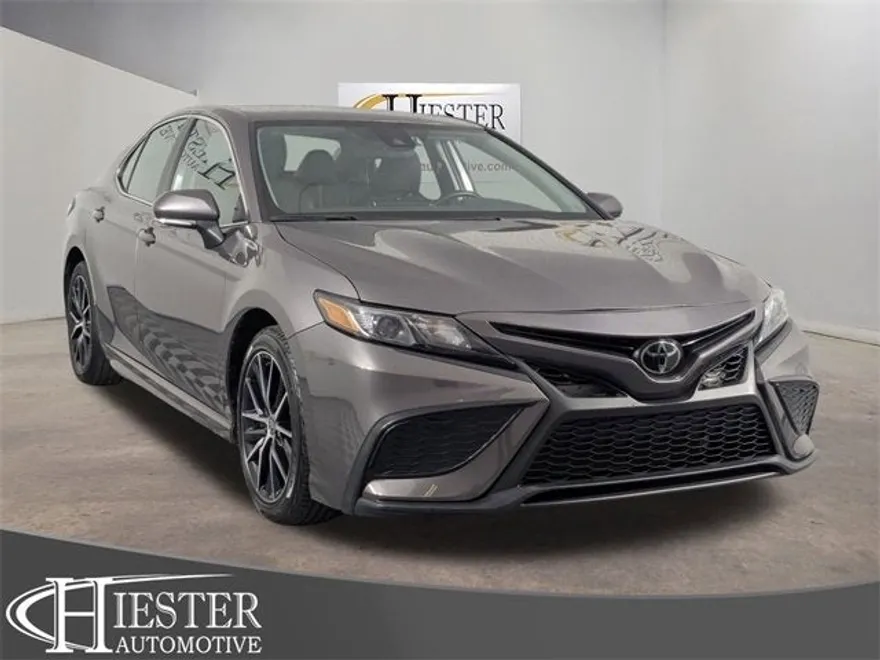 2024 Toyota Camry SE photo 1