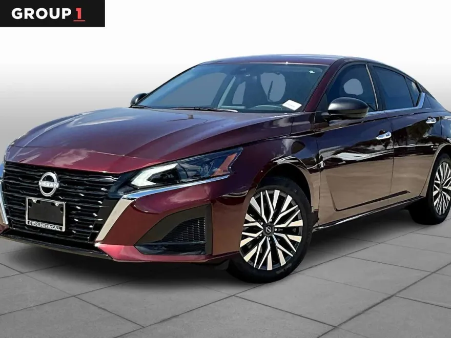 2025 Nissan Altima SV photo 1
