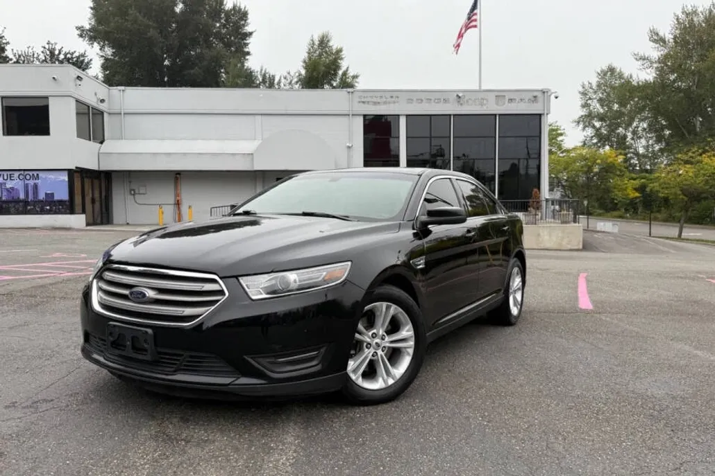 2018 Ford Taurus SEL photo 1