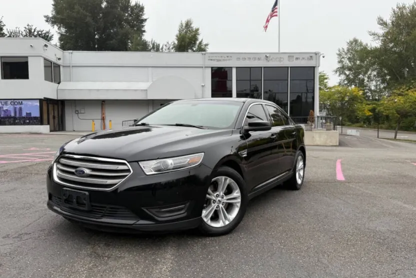 2018 Ford Taurus SEL photo 1