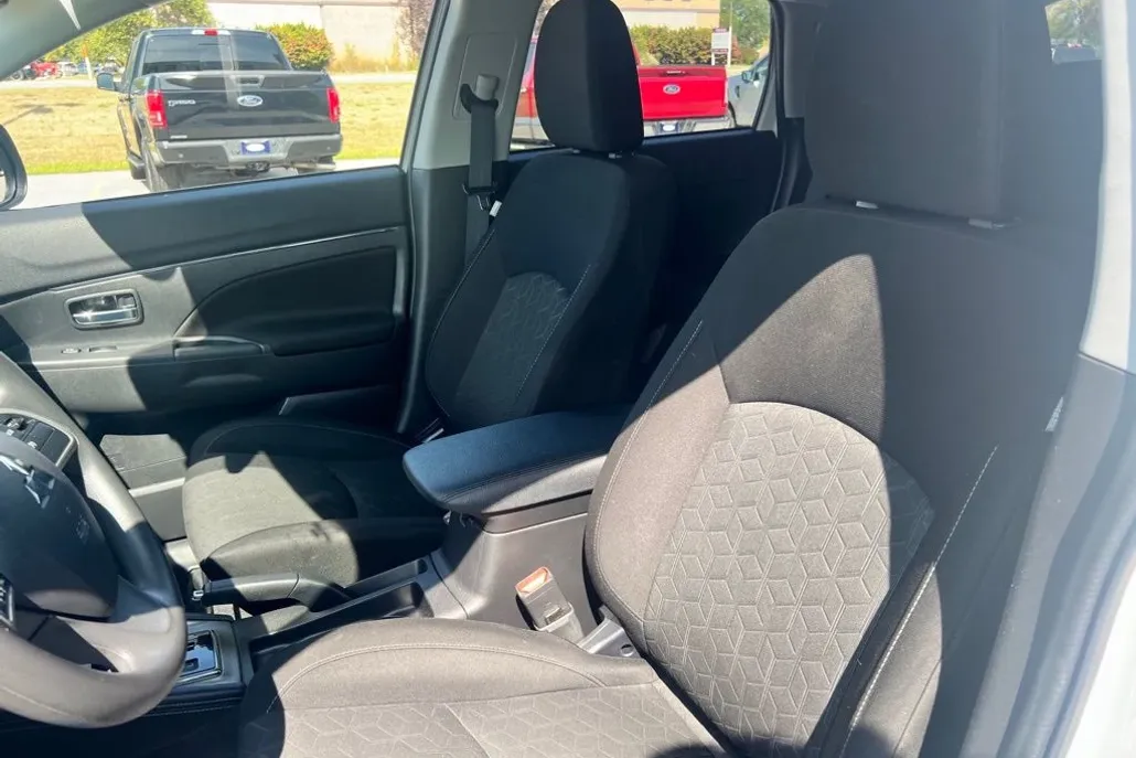 2021 Mitsubishi Outlander Sport ES photo 1