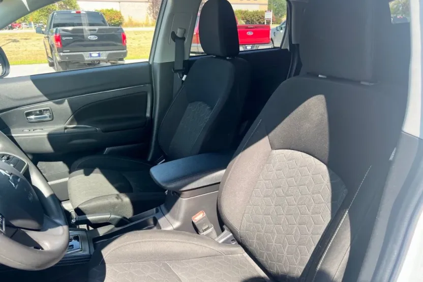 2021 Mitsubishi Outlander Sport ES photo 1