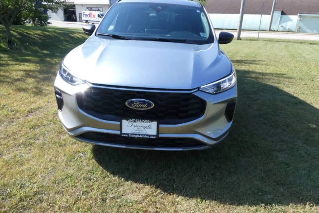 2023 Ford Escape ST-Line photo 1