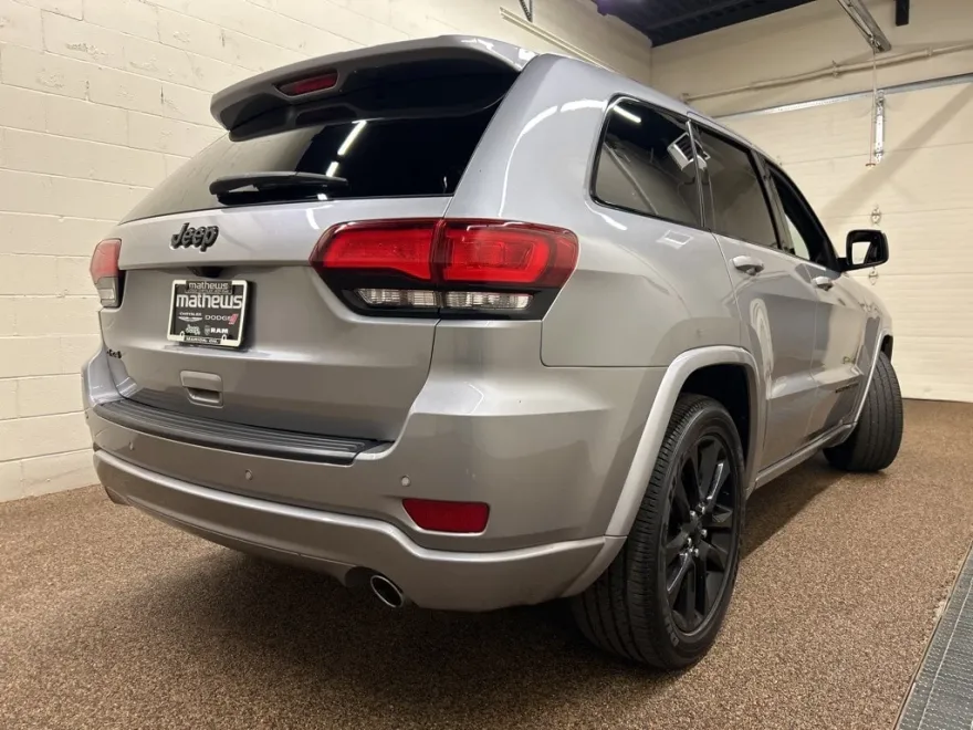 2021 Jeep Grand Cherokee Laredo X photo 1
