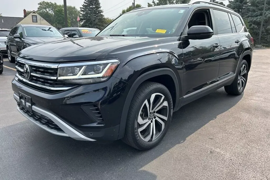 2022 Volkswagen Atlas SEL photo 1