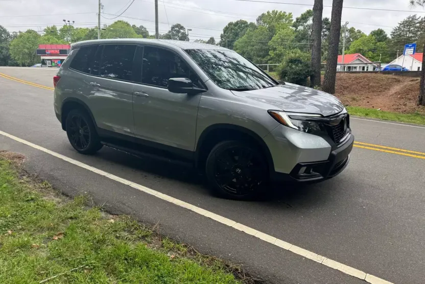 2021 Honda Passport Sport photo 1