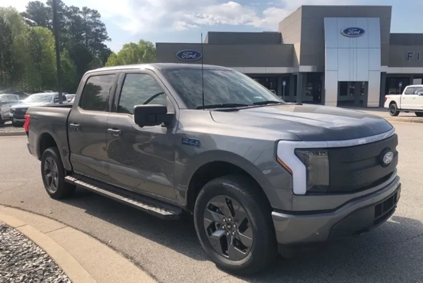 2025 Ford F-150 Lightning photo 1