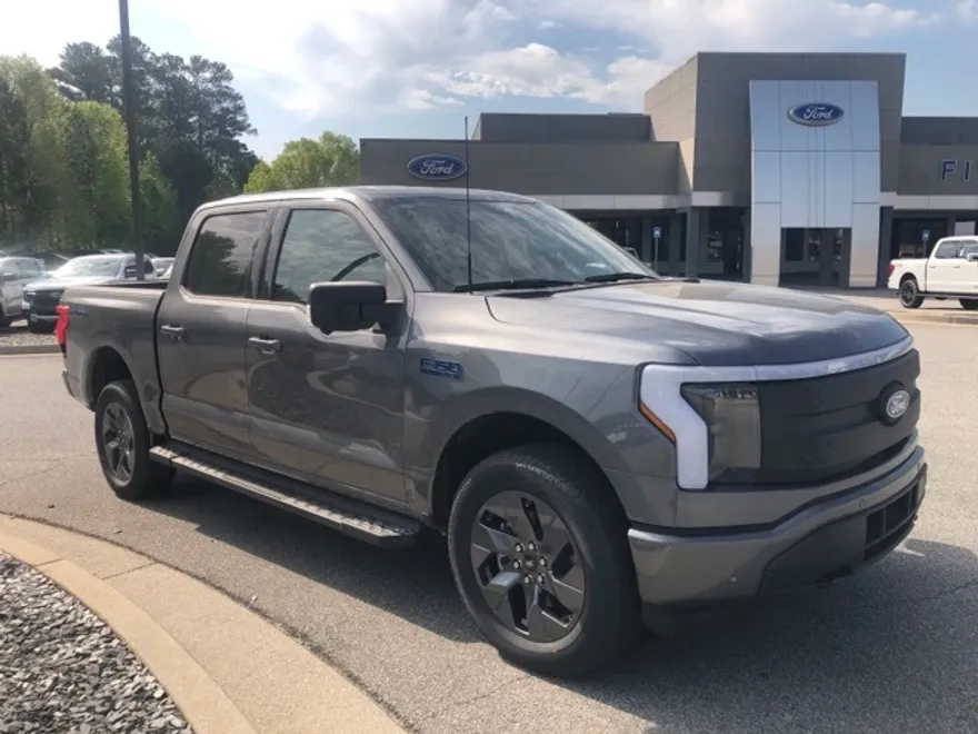 2025 Ford F-150 Lightning photo 1