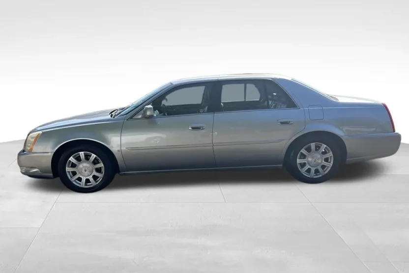 2008 Cadillac DTS Base photo 1