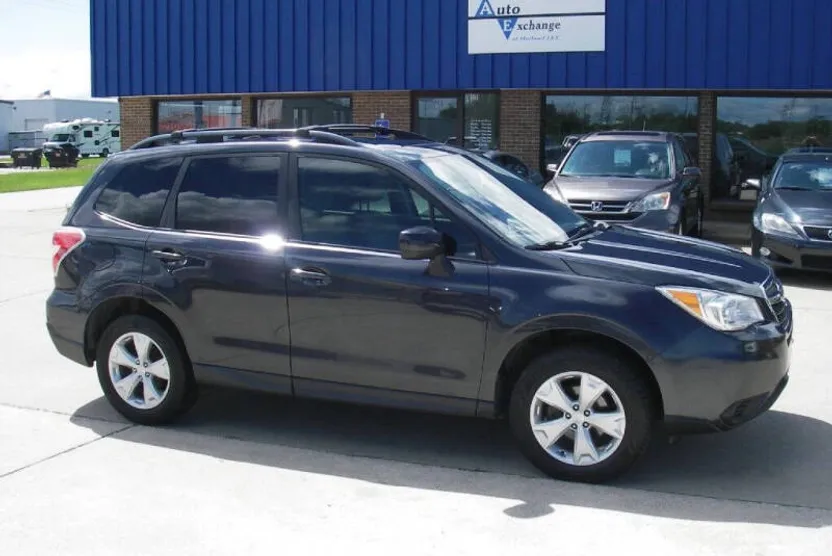 2016 Subaru Forester 2.5i Premium photo 1