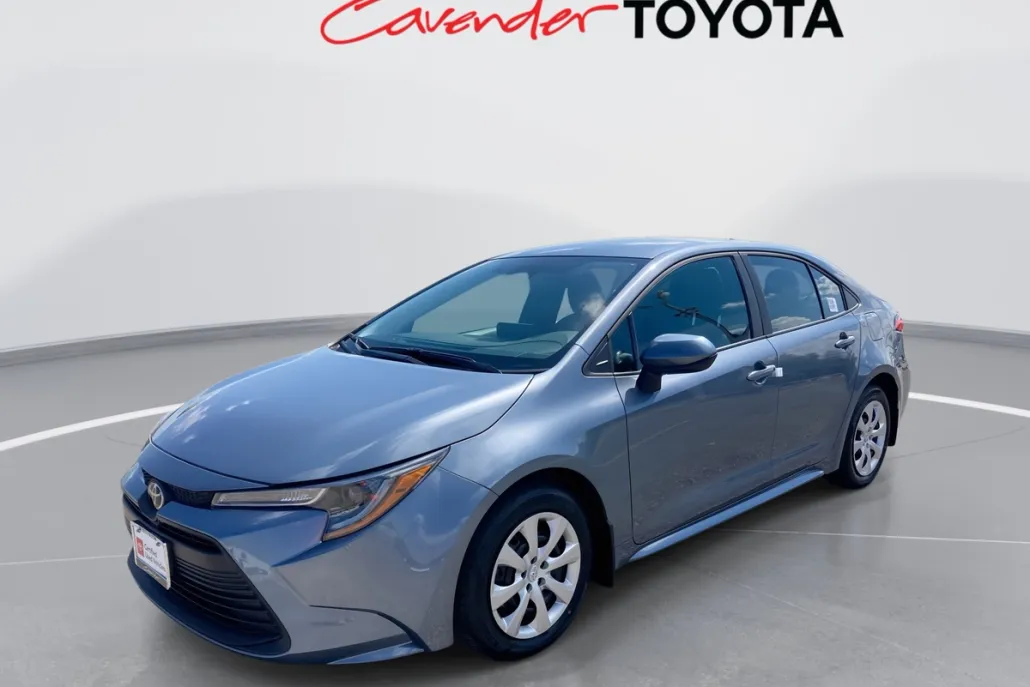 2025 Toyota Corolla LE photo 1