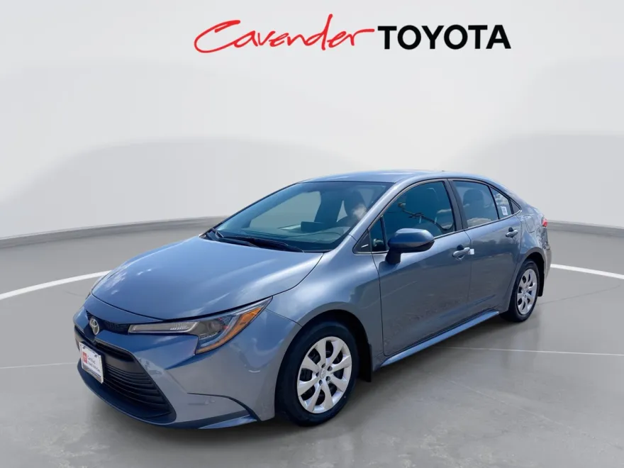 2025 Toyota Corolla LE photo 1