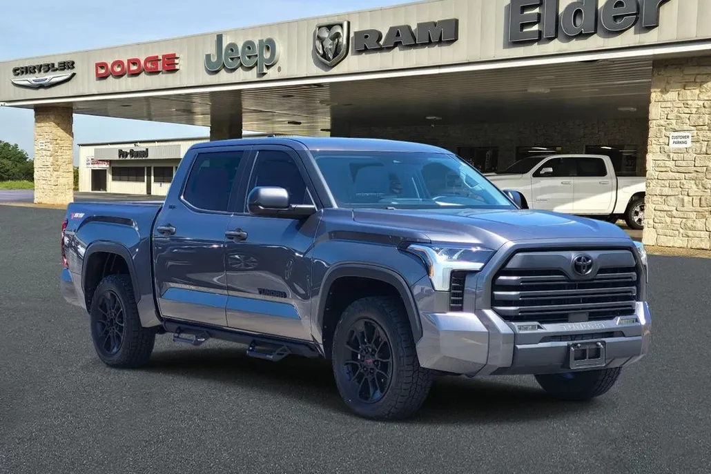 2023 Toyota Tundra SR5 photo 1